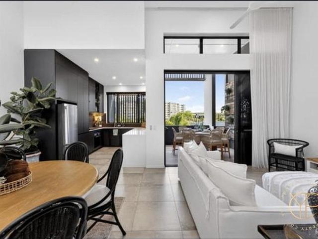 Premium Waterfront Townhouse Living in the Heart of Birtinya