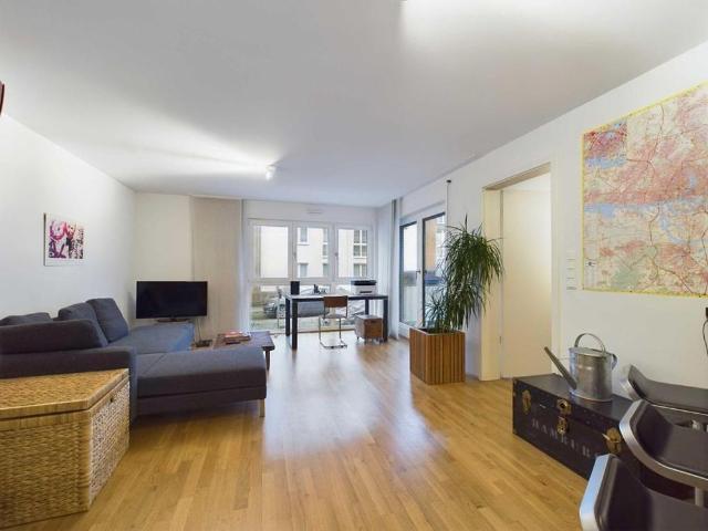 Premium Wohnen in Wandsbek: Helle Neubauwohnung mit Loggia und Team 7 Massivholzküche und Tiefgarage