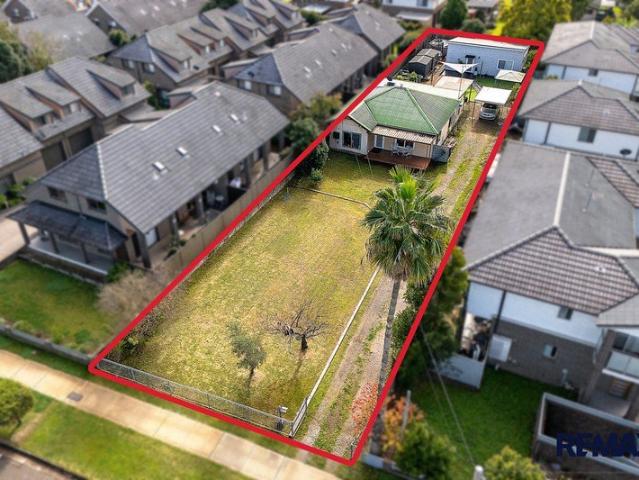 Premium 1,069sqm R3 Zoned Site with House & Granny Flat!