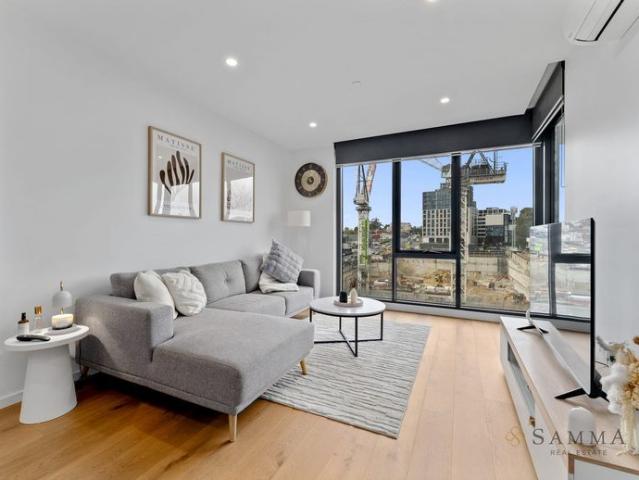Premium 2 Bedroom Unfurnished Apartment with Rooftop Amenities in Prime Ivanhoe Location For Lease!