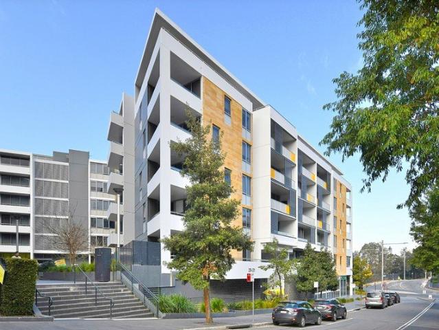 Premium 2 bedroom apartment with super convenience location and great water view