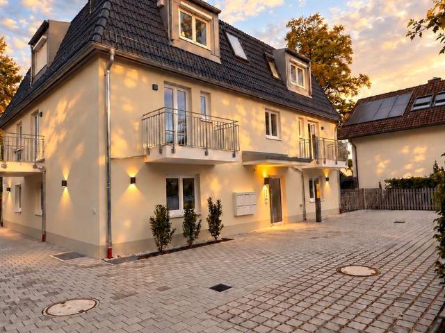 Premium 2 Zimmer Dachgeschoss Wohnung mit Küche