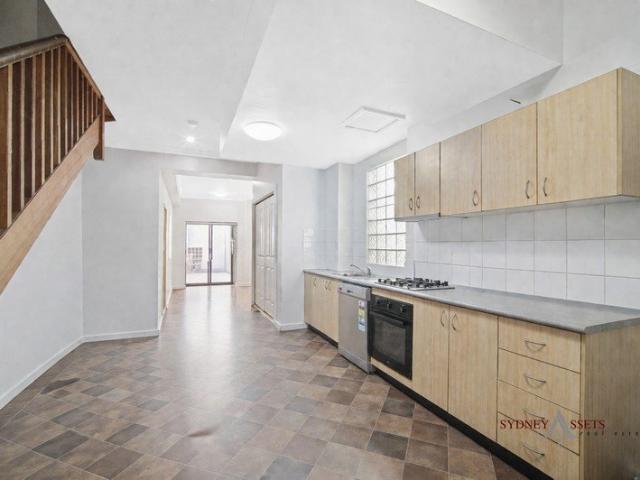 Premium 4 Bedroom Terrace 223sqm in the Heart of Redfern