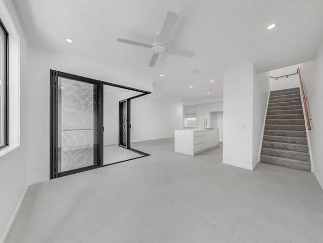 PREMIUM 4 BEDROOM TOWN HOME, WITH 12 ACRES OF GREENSPACE TO ENJOY