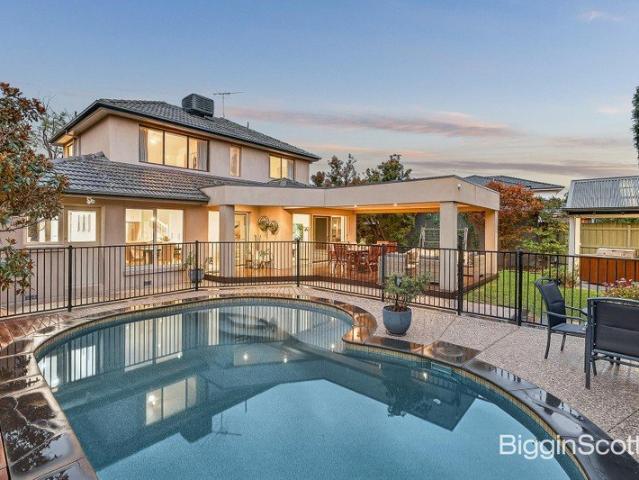 Premium 6 Bedroom Residence with Pool maintenance