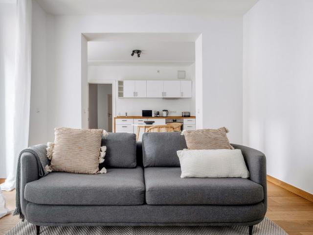 Prenzlauer Berg 1br nr Mauerpark Volkspark, Berlin Amsterdam Apartments for Rent