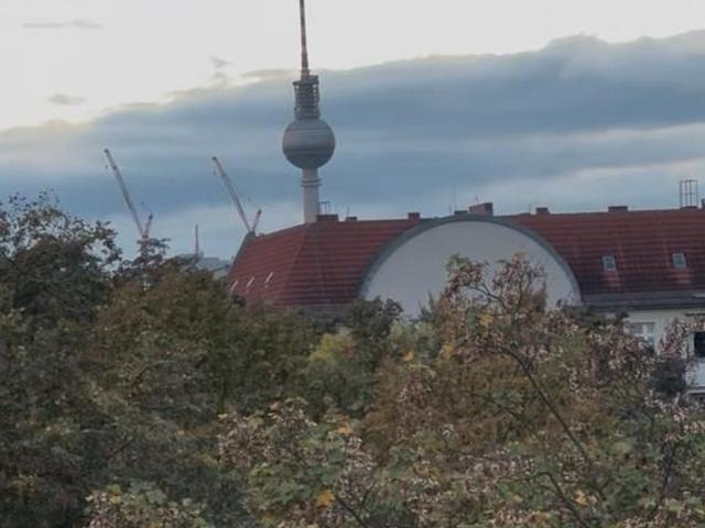 Prenzlauer Berg: 2 Zimmer mit Balkon direkt am Park