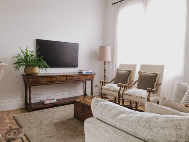 PREPARE TO BE IMPRESSED Fully furnished property