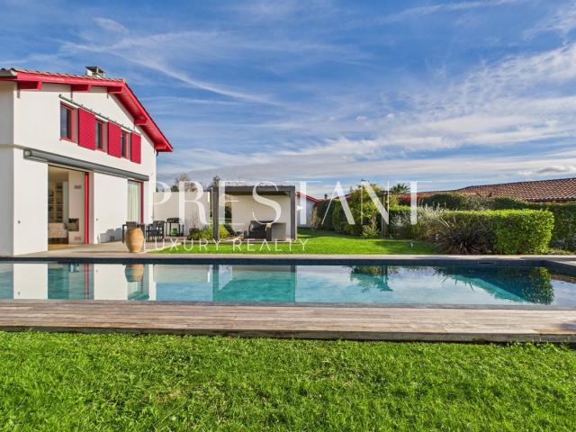 Maison d'architecte avec piscine proche Golf d'Arcangues Vue. 220m² Arcangues