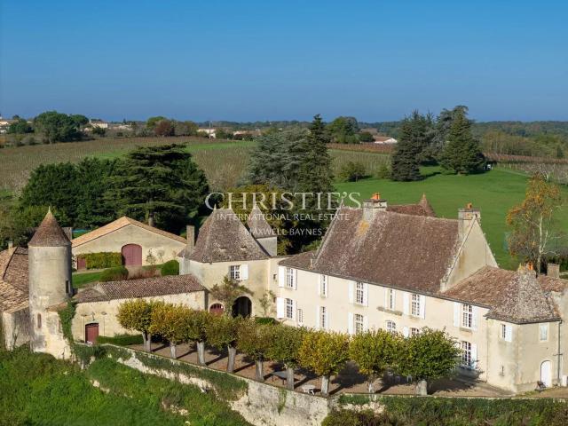Exceptionnel domaine près de Saint Emilion comprenant un Châ. 823m² Castillon la Bataille