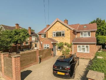 Presburg Road, New Malden KT3 4 bed house to rent £4,500 pcm £1,038 pw
