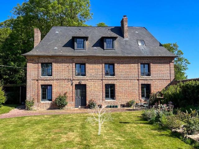 Presbytère rénové à vendre proche de Neufchâtel en Bray