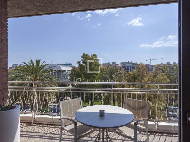 Presentamos uno de los pisos más especiales de la ciudad por. 298m² Valencia