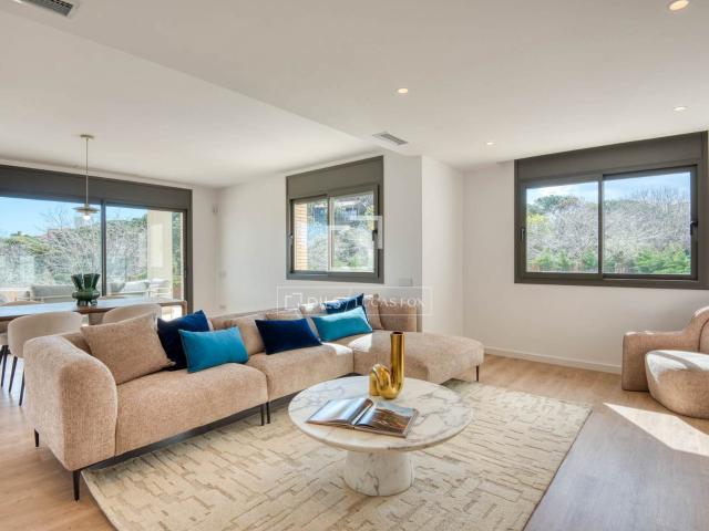 Moderna y luminosa villa de obra nueva situada en una de las. 379m² Sant feliu de guíxols
