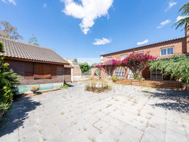 Presentamos una propiedad que desafía toda lógica inmobiliar. 913m² Reus