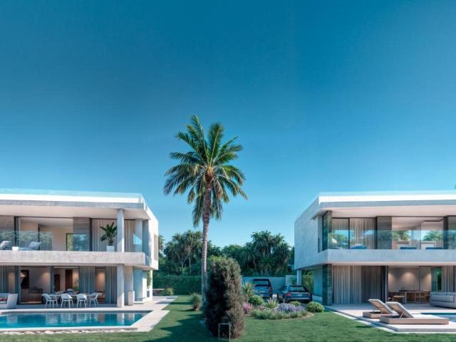 Presentamos una vivienda independiente de obra nueva y carác. 576m² Estepona