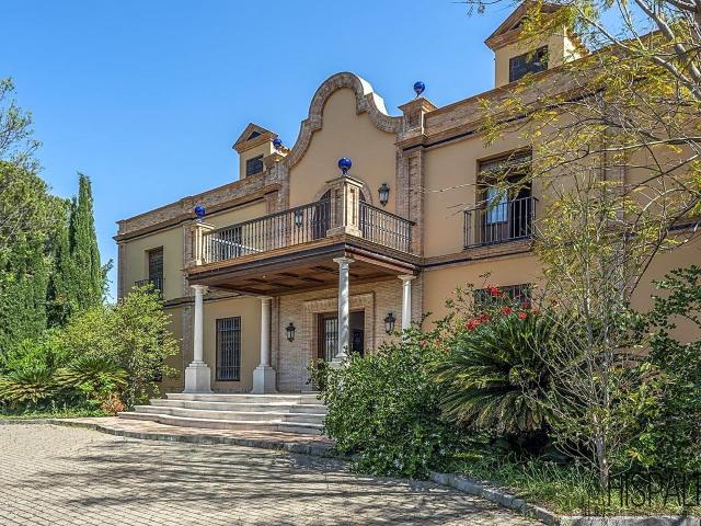 Presentamos esta magnífica propiedad independiente, con una. 984m² Écija