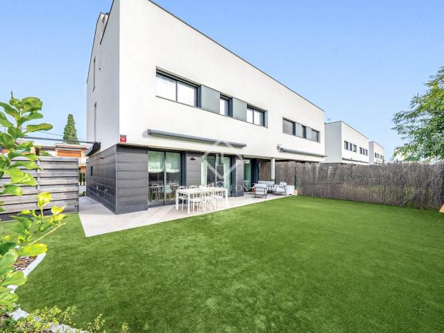 Lucas Fox presenta esta exclusiva casa unifamiliar de 206 m². 203m² Coma Ruga