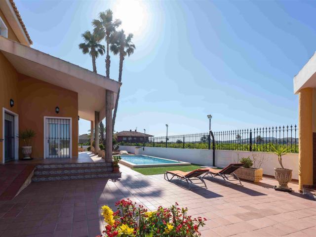 Presentamos esta finca en Orihuela que ofrece una oportunida. m² Orihuela