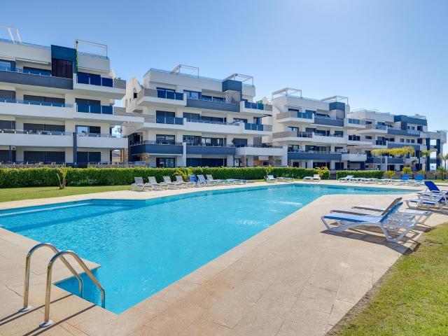 Presentamos este magnífico apartamento de 2 dormitorios y 2. 78m² Orihuela Costa