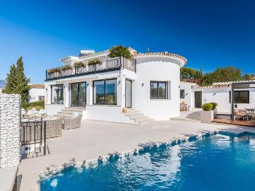 Presentando una villa de lujo totalmente renovada en Guadalm. 277m² San Pedro de Alcántara