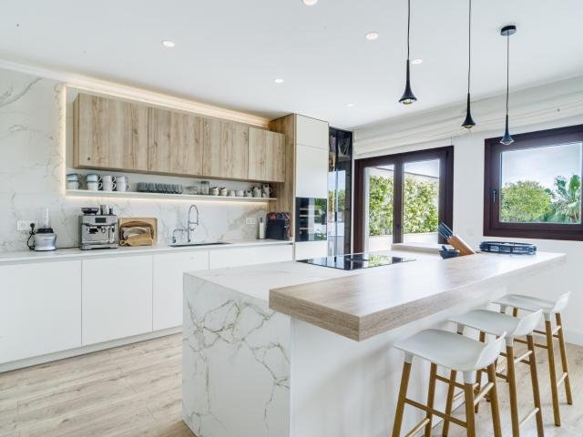 Presentado en exclusiva, este excepcional ático dúplex se en. 405m² Marbella