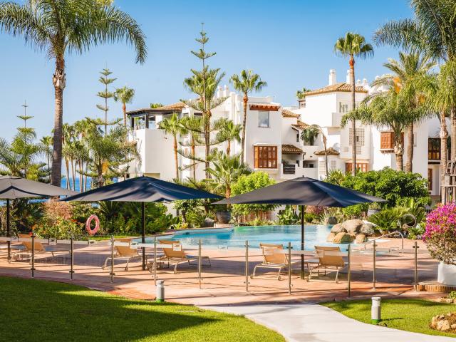 Presentado en la prestigiosa Marina Puente Romano, en la cod. 199m² Marbella