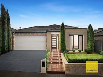 PRESENTED TO ABSOLUTE PERFECTION LIKE NEW WITH STUNNING OUTDOOR ENTERTAINING
