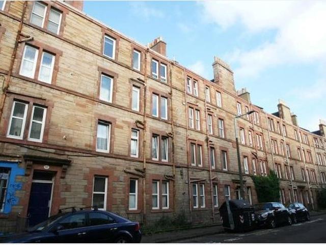Presented to the market fully furnished, newly redecorated this well appointed, one bedroom, first floor apartment is located in the popular residential area of Polwarth