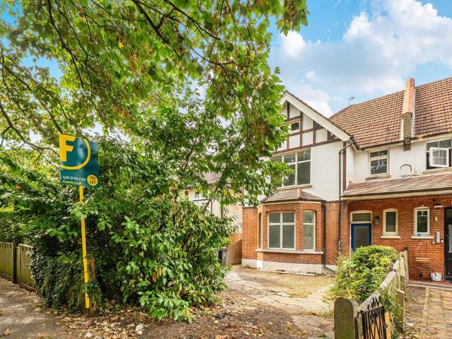 Preshaw Crescent, Mitcham, CR4 3 bed semi detached house to rent £2,350 pcm £542 pw