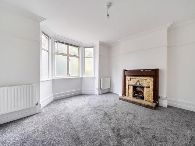 Preshaw Crescent, Mitcham, CR4 3 bed semi detached house to rent £2,100 pcm £485 pw
