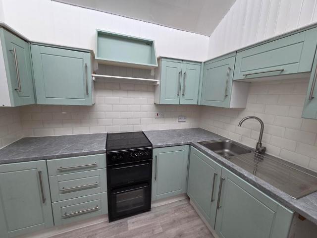 Preston Down Road, Paignton TQ3 3 bed flat to rent £900 pcm £208 pw