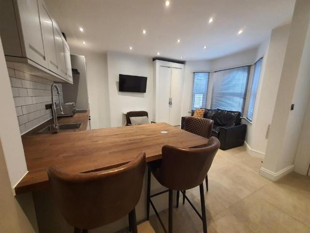 Preston Road, Brighton 1 bed terraced house to rent £850 pcm £196 pw