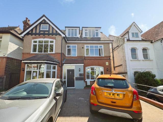 Preston Road, Westcliff On Sea 2 bed flat to rent £1,700 pcm £392 pw
