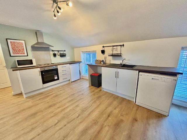 Prestongate, Hessle, HU13 2 bed flat to rent £695 pcm £160 pw
