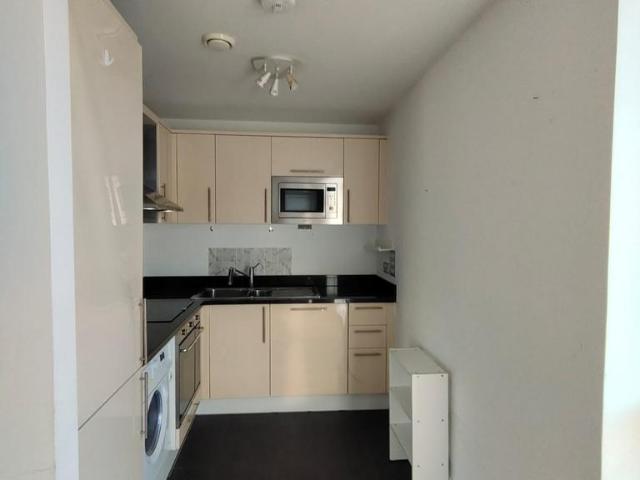 Prestons Road, London E14 1 bed flat to rent £1,600 pcm £369 pw