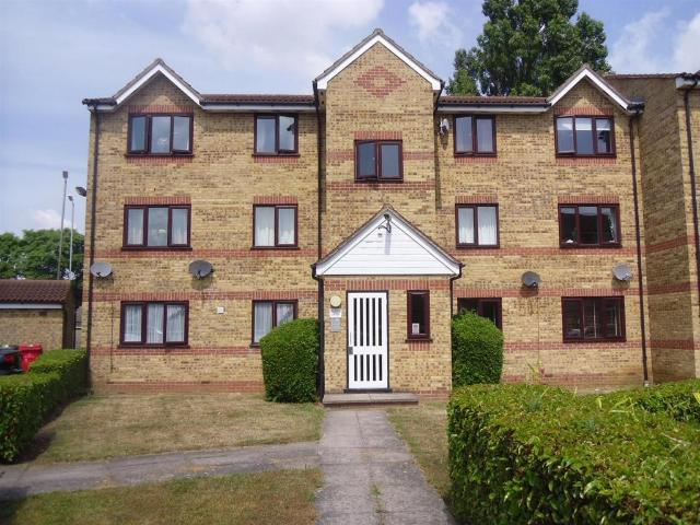 Prestatyn Close, Old Town 1 bed flat to rent £1,095 pcm £253 pw