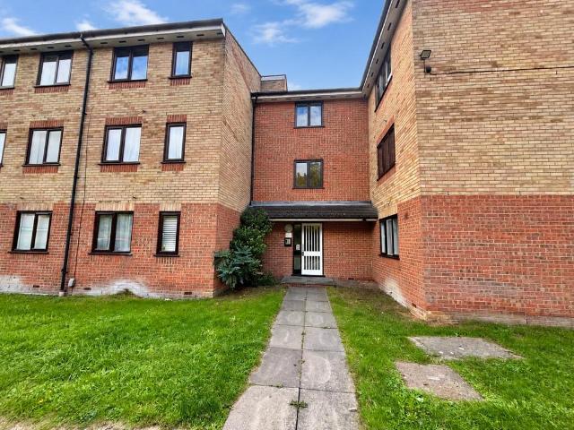 Prestatyn Close, Stevenage Studio to rent £975 pcm £225 pw