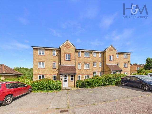 Prestatyn Close, Stevenage. 1 bed apartment to rent £1,195 pcm £276 pw