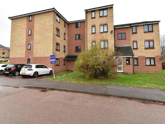 Prestatyn Close, Stevenage 1 bed flat to rent £1,175 pcm £271 pw
