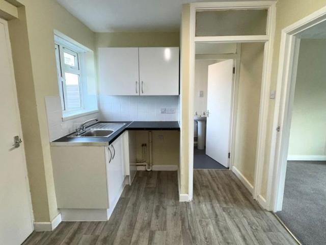 Prestedge Avenue, Ramsgate 3 bed terraced house to rent £1,250 pcm £288 pw