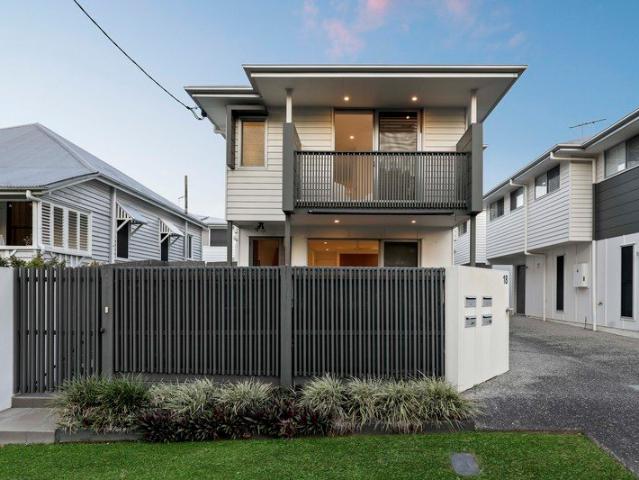 Prestige 4 Bedroom Townhouse in Boutique Complex