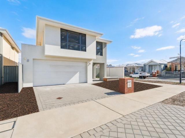 PRESTIGE TOWNHOUSE LIVING IN THE HEART OF ELLENBROOK