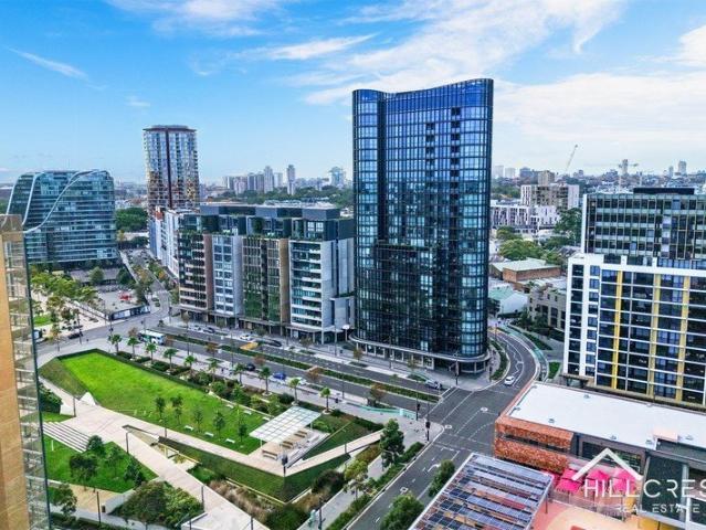 Prestige Urban Living in an Unbeatable Green Square Location