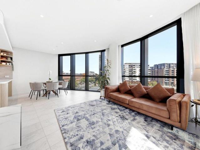 Prestige Urban Living in an Unbeatable Green Square Location