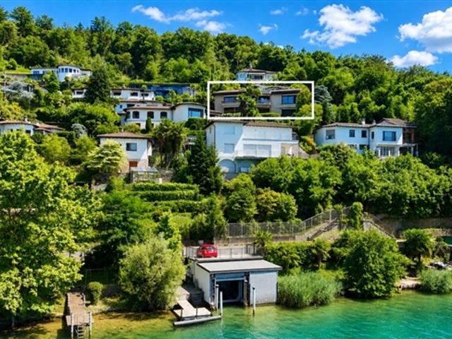 Prestige Villa mit Panoramablick auf den See und privatem Hafen