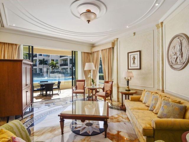 Prestige Waterfront Living With Broadwater Views