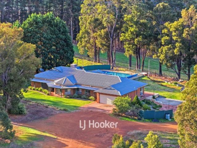 Prestige Acreage Living