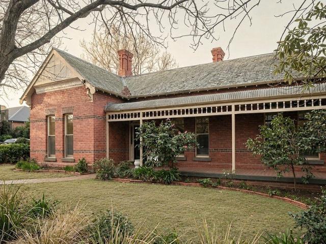 Prestige and Period Elegance in Canterbury's Golden Mile No Heritage Overlay