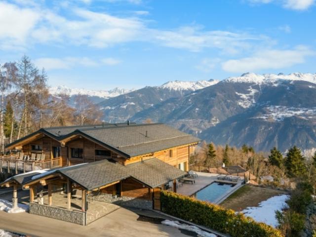 Prestige Chalet in Mayens d’Arbaz – Schwimmbad und atemberaubende Aussicht
